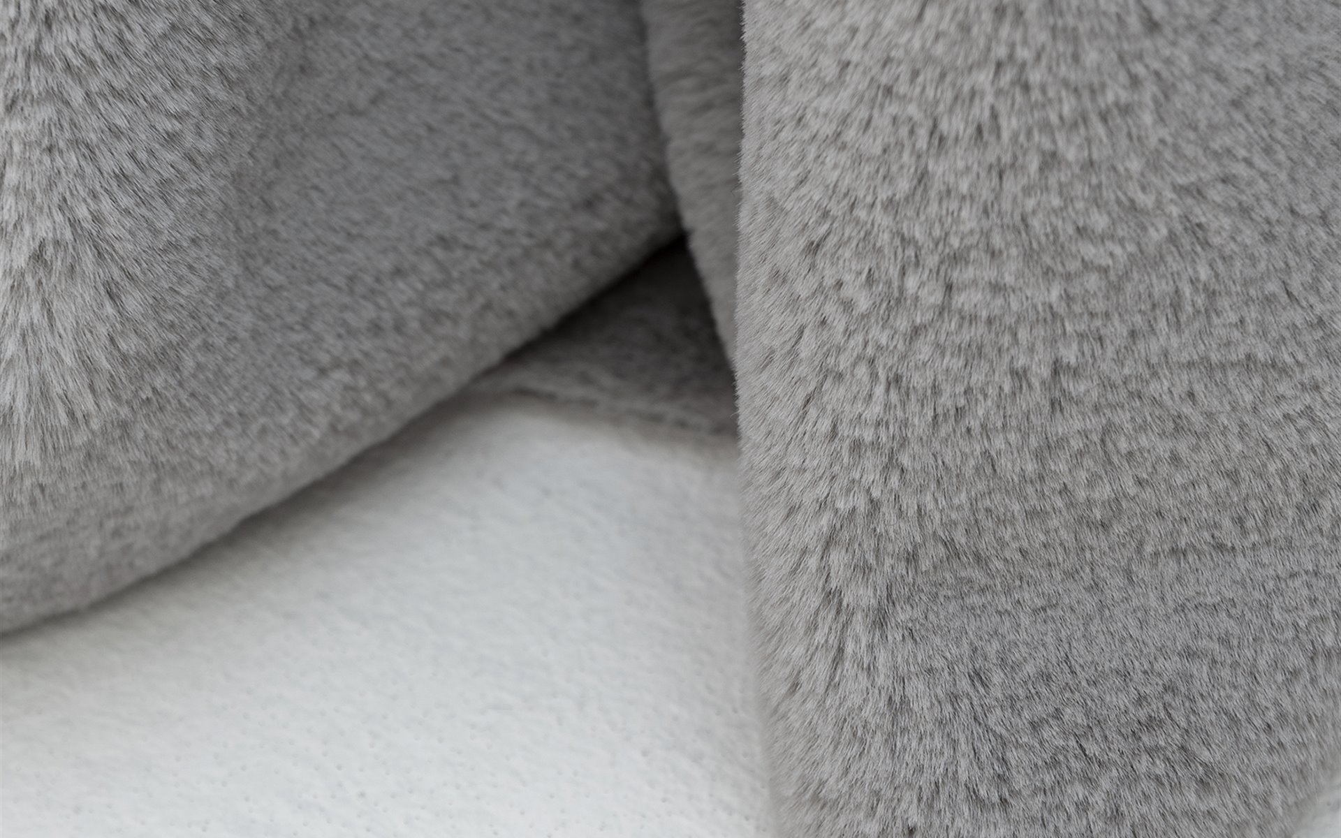 Mrs.Me coverlet Lammy Quartz fakefur detail LR